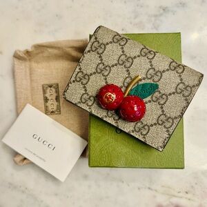 Authentic Gucci GG Supreme & Interlocking G Logo Bifold Cherry Wallet